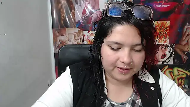 Snapshot of Curvy-Queen chatting on October 11, 2025, 10:00 pm Curvy-Queen online show from October 11, 2025, 10:00 pm