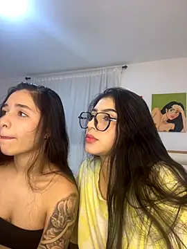 Snapshot of Sweet_and_Rous0 chatting on October 4, 2025, 4:14 am Sweet and Rous0 online show from October 4, 2025, 4:14 am