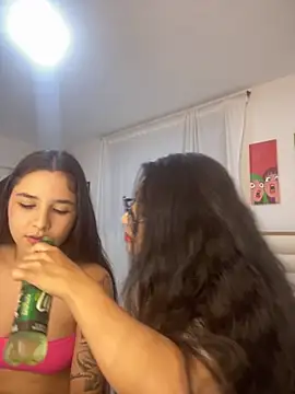 Snapshot of Sweet_and_Rous0 chatting on October 7, 2025, 3:29 am Sweet and Rous0 online show from October 7, 2025, 3:29 am