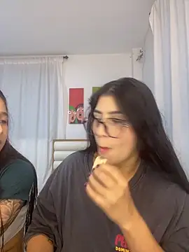 Snapshot of Sweet_and_Rous0 chatting on October 6, 2025, 2:35 am Sweet and Rous0 online show from October 6, 2025, 2:35 am