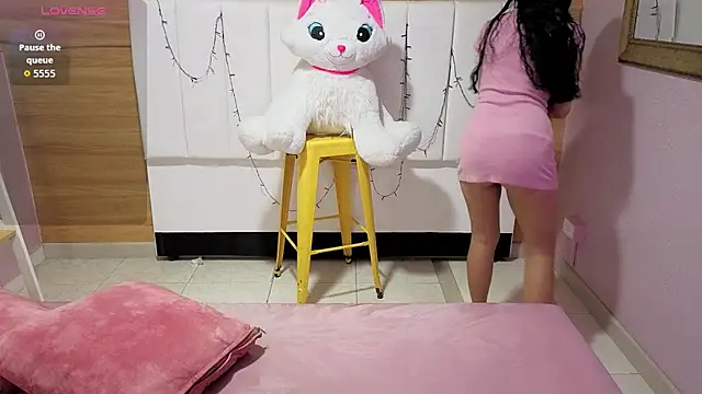 bella vibess s online show from April 9, 2026, 12:44 pm