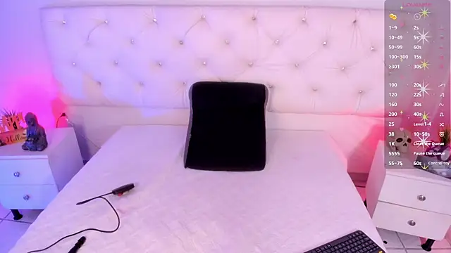 Snapshot of Ambeer_fox_ chatting on October 25, 2025, 8:09 pm Ambeer fox  online show from October 25, 2025, 8:09 pm