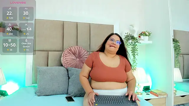 LaurenBlake  online show from September 11, 2025, 1:55 pm