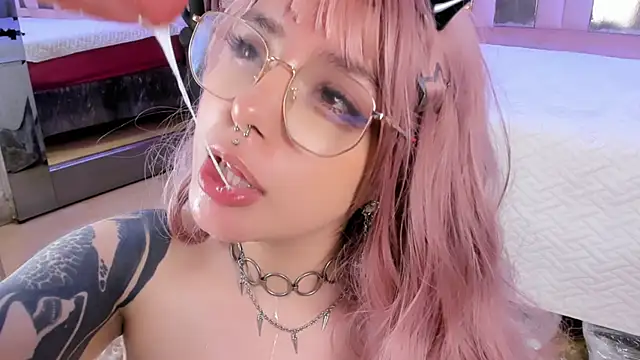 Snapshot of BizzyNoar chatting on September 20, 2025, 10:53 am BizzyNoar online show from September 20, 2025, 10:53 am