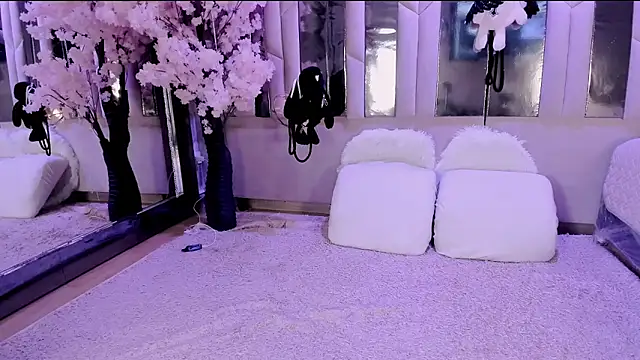 BizzyNoar online show from November 12, 2025, 4:49 am