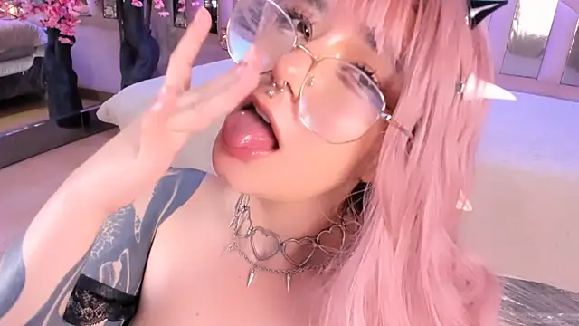 Snapshot of BizzyNoar chatting on September 26, 2025, 11:17 am BizzyNoar online show from September 26, 2025, 11:17 am