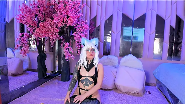 Snapshot of BizzyNoar chatting on October 18, 2025, 8:44 pm BizzyNoar online show from October 18, 2025, 8:44 pm