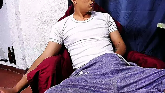 Snapshot of Roobin420 chatting on September 18, 2025, 2:31 pm Roobin420 online show from September 18, 2025, 2:31 pm