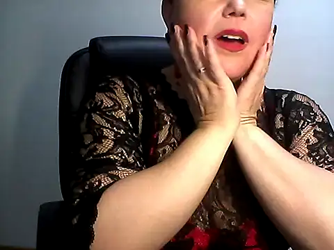 Snapshot of EllaLove2277 chatting on October 26, 2025, 6:30 pm EllaLove2277 online show from October 26, 2025, 6:30 pm