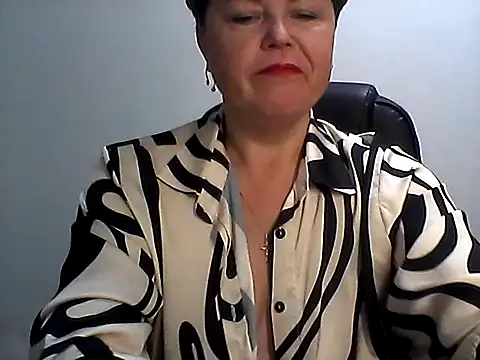 Snapshot of EllaLove2277 chatting on October 19, 2025, 5:10 am EllaLove2277 online show from October 19, 2025, 5:10 am