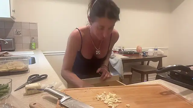 NurseStephania online show from September 29, 2025, 8:14 pm