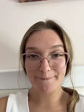 Snapshot of Bellatrisssaa chatting on October 15, 2025, 1:19 pm Bellatrisssaa online show from October 15, 2025, 1:19 pm