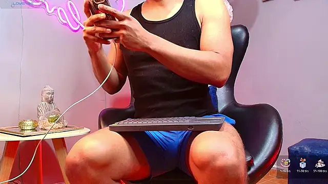 Snapshot of Gael_Meneses chatting on October 21, 2025, 12:15 pm Gael Meneses online show from October 21, 2025, 12:15 pm