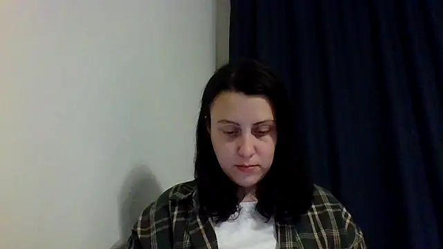 Snapshot of Nyrella chatting on November 5, 2025, 7:39 pm Nyrella online show from November 5, 2025, 7:39 pm