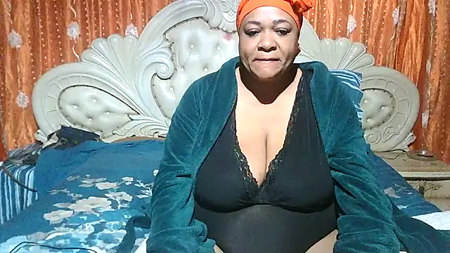 Snapshot of BUSTY_QUEEEN chatting on October 19, 2025, 2:58 am BUSTY QUEEEN online show from October 19, 2025, 2:58 am