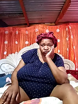 Snapshot of BUSTY_QUEEEN chatting on October 9, 2025, 8:37 am BUSTY QUEEEN online show from October 9, 2025, 8:37 am