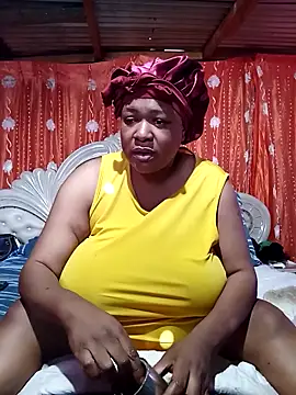 Snapshot of BUSTY_QUEEEN chatting on October 15, 2025, 6:00 am BUSTY QUEEEN online show from October 15, 2025, 6:00 am