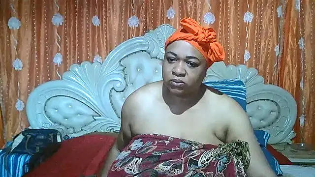 Snapshot of BUSTY_QUEEEN chatting on October 20, 2025, 6:26 am BUSTY QUEEEN online show from October 20, 2025, 6:26 am