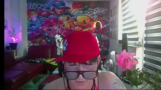 hellgirl1980 online show from July 3, 2026, 11:28 am
