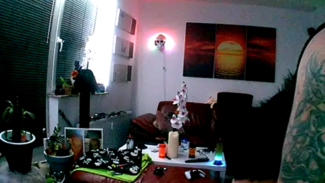 hellgirl1980 online show from December 4, 2025, 1:26 am