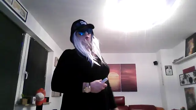 Snapshot of hellgirl1980 chatting on September 30, 2025, 8:48 pm hellgirl1980 online show from September 30, 2025, 8:48 pm