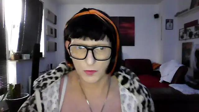 Snapshot of hellgirl1980 chatting on September 25, 2025, 12:33 pm hellgirl1980 online show from September 25, 2025, 12:33 pm