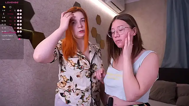 Snapshot of MaymeDeuel chatting on October 15, 2025, 6:44 am MaymeDeuel online show from October 15, 2025, 6:44 am