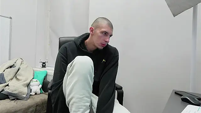 Snapshot of Ryan_Dozer chatting on November 1, 2025, 6:51 am Ryan Dozer online show from November 1, 2025, 6:51 am