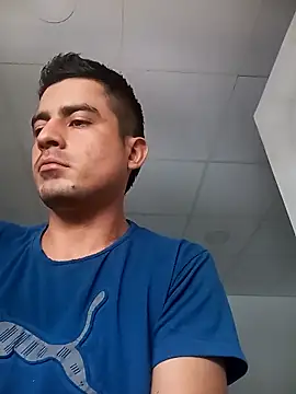 Snapshot of Andr3s69xxx chatting on February 7, 2026, 12:13 pm Andr3s69xxx online show from February 7, 2026, 12:13 pm