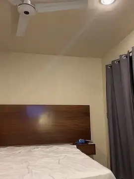 Sashailardi online show from April 11, 2026, 8:07 am