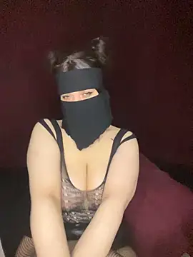 Snapshot of RooVaaN-Xx chatting on September 28, 2025, 10:11 am RooVaaN-Xx online show from September 28, 2025, 10:11 am