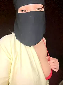 Snapshot of RooVaaN-Xx chatting on October 5, 2025, 10:50 am RooVaaN-Xx online show from October 5, 2025, 10:50 am