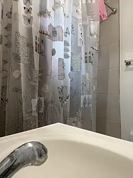 littyleesh1 online show from April 12, 2026, 1:36 pm