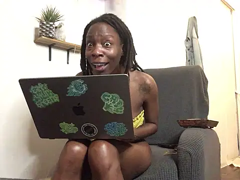 littyleesh1 online show from September 10, 2025, 1:48 am