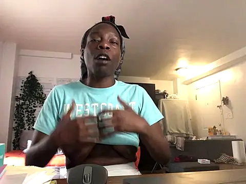 littyleesh1 online show from September 24, 2025, 1:39 pm