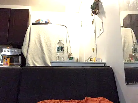 littyleesh1 online show from September 30, 2025, 3:23 am