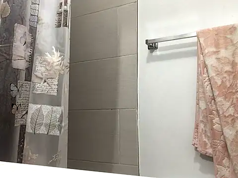 littyleesh1 online show from September 25, 2025, 3:12 am