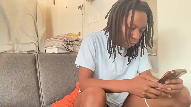 littyleesh1 online show from September 13, 2025, 3:56 pm