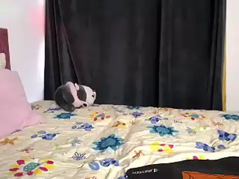 charlottekiss99 online show from April 1, 2026, 1:52 pm