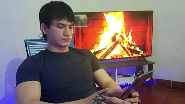 Snapshot of ErickWalton chatting on October 23, 2025, 5:28 am ErickWalton online show from October 23, 2025, 5:28 am