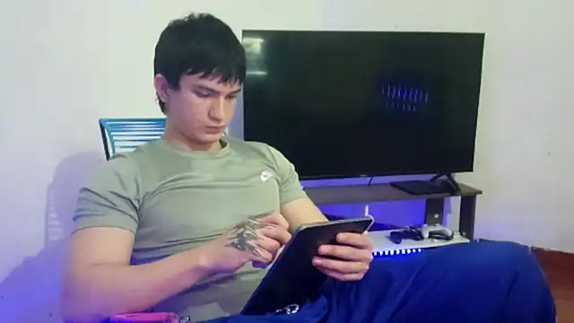 Snapshot of ErickWalton chatting on October 22, 2025, 5:07 am ErickWalton online show from October 22, 2025, 5:07 am