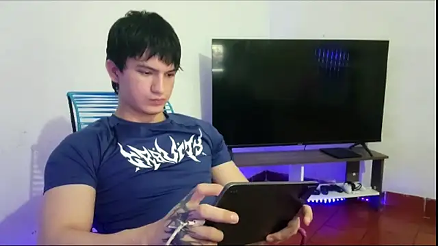 Snapshot of ErickWalton chatting on October 21, 2025, 5:18 am ErickWalton online show from October 21, 2025, 5:18 am