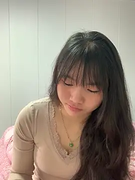 Emlyly-18 online show from November 1, 2025, 2:51 am