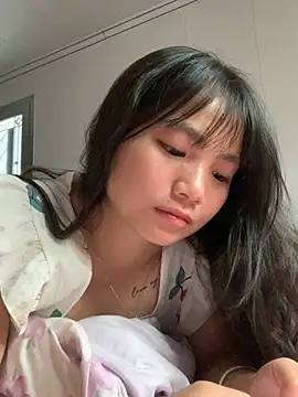 Emlyly-18 online show from September 23, 2025, 2:18 am