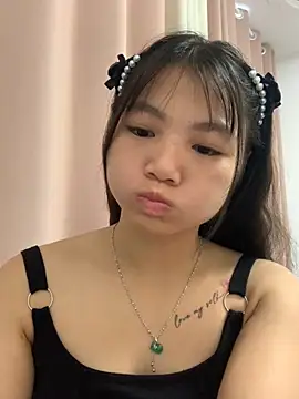 Emlyly-18 online show from September 19, 2025, 12:25 am