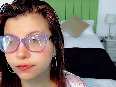 Amber Rouge  online show from October 26, 2025, 12:27 pm