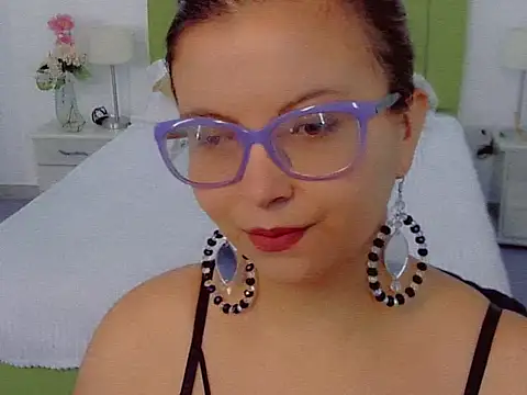 Amber Rouge  online show from October 24, 2025, 12:15 pm