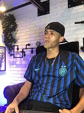 Snapshot of B_Wild chatting on September 27, 2025, 3:56 am B Wild online show from September 27, 2025, 3:56 am