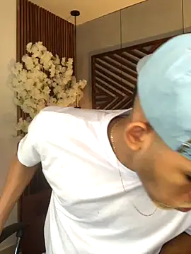 Snapshot of B_Wild chatting on October 6, 2025, 1:07 am B Wild online show from October 6, 2025, 1:07 am