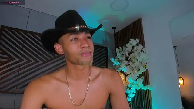 Snapshot of B_Wild chatting on October 29, 2025, 3:38 am B Wild online show from October 29, 2025, 3:38 am